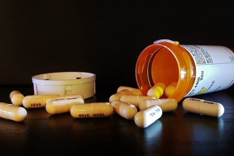 Can i take ibuprofen with amoxicillin 
